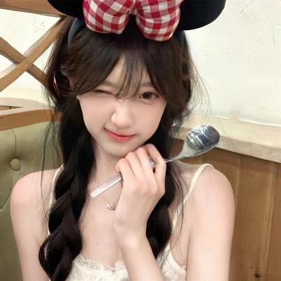 当红男星深夜密会神秘女子，连日来内幕曝光，公司火速否认